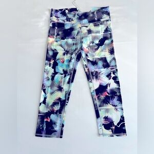 NWTs Fabletics Salar Capri leggings